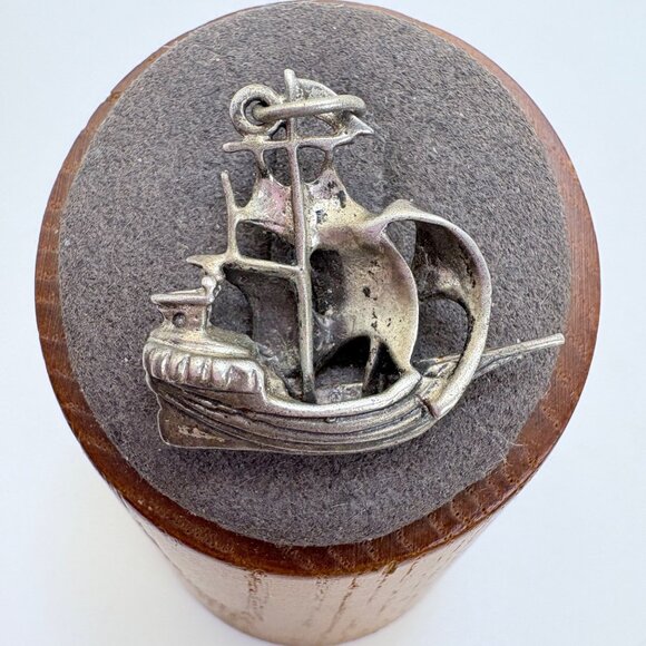 VTG Silver Tone Ship Sail Boat Sea Vessel Pendant Size 1" Length - Picture 1 of 9